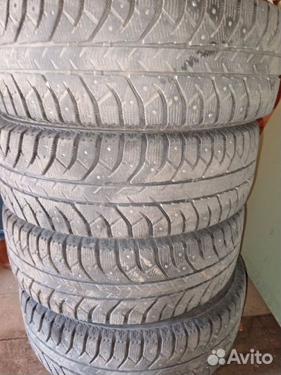Bridgestone Ice Cruiser 7000 215/65 R16 98T
