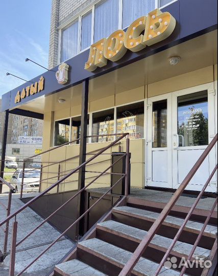 Продавец разливных напитков