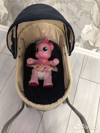 Игрушечная коляска для кукол