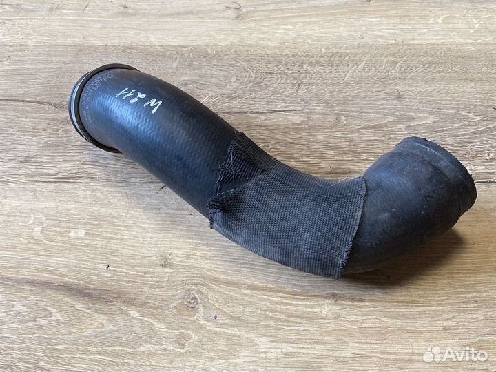 Mercedes е 211 патрубок интеркуллера