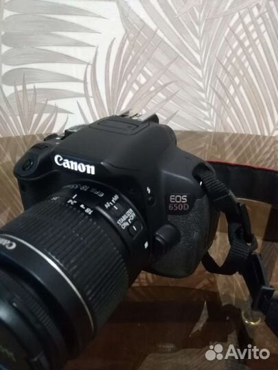 Зеркальный фотоаппарат Canon 650d
