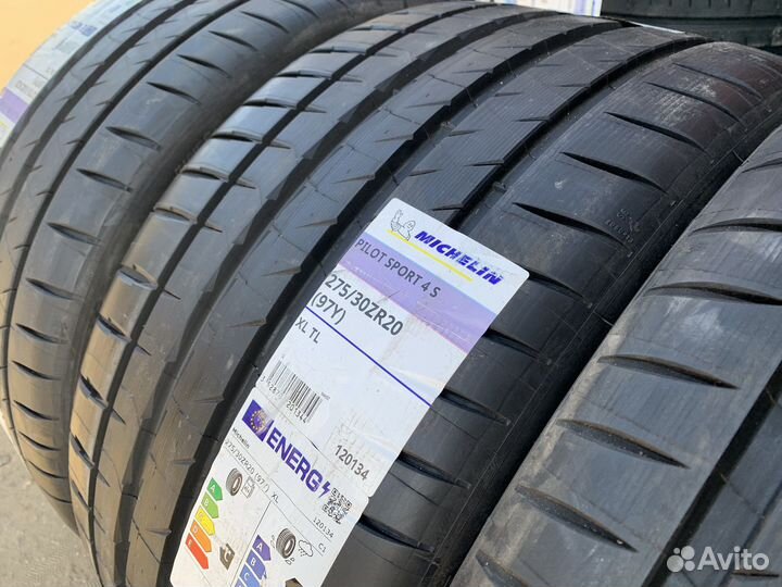 Michelin Pilot Sport 4 S 275/30 R20 и 245/35 R20