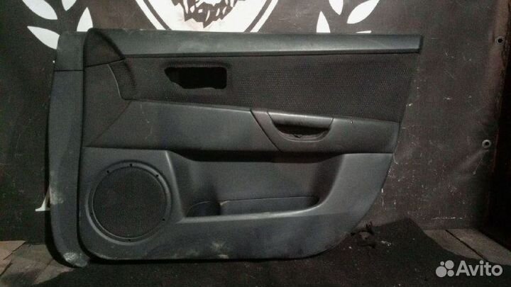 Передняя правая дверная карта Mazda 3 бк