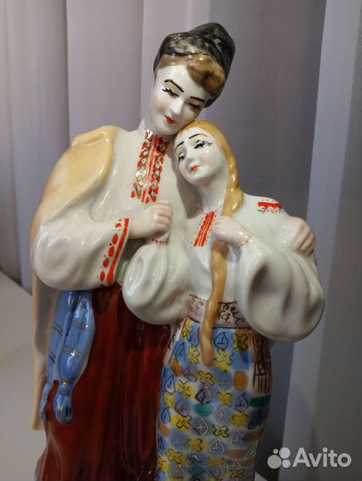 Статуэтка фарфор