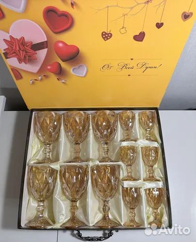 Набор бокалов и рюмок