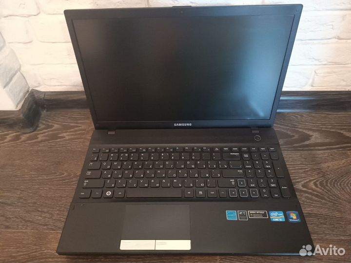 Ноутбук Samsung NP300V5A на i3