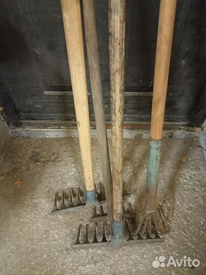 Лопаты, вилы, грабли, тяпки