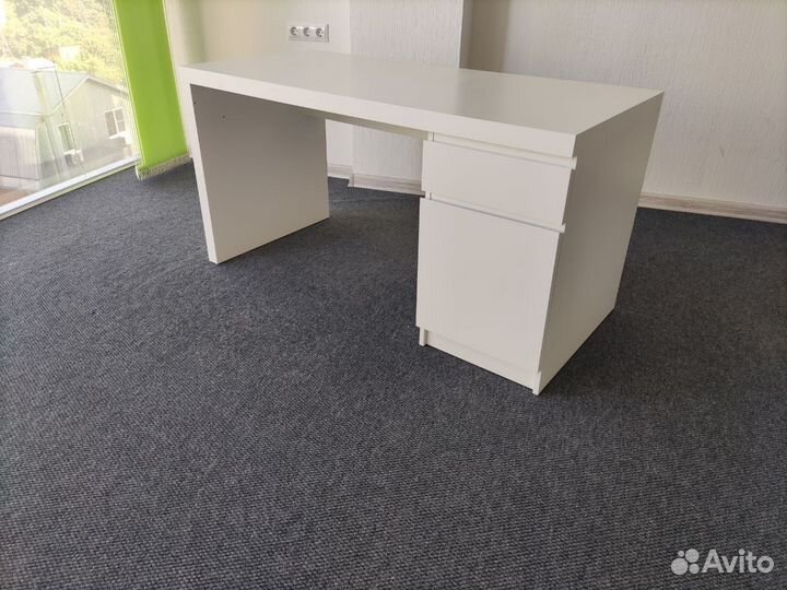 Письменный стол IKEA мальм