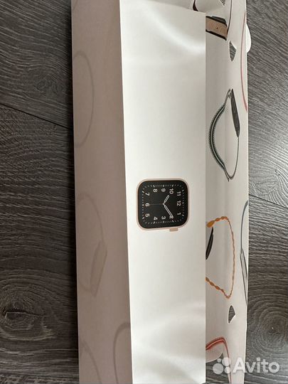 Часы apple watch se 40 mm gold