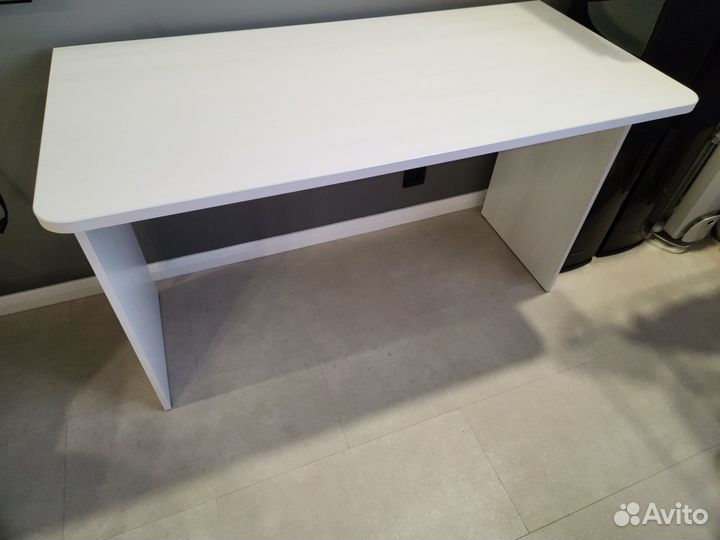 Письменный стол