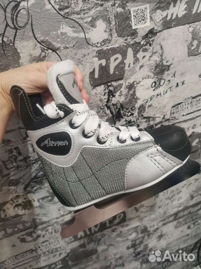 Коньки по стельки 18-18.5см. Новые