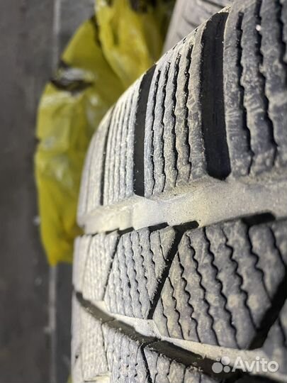 Continental ContiWinterContact TS 860S 245/40 R20 и 275/35 R20 102V