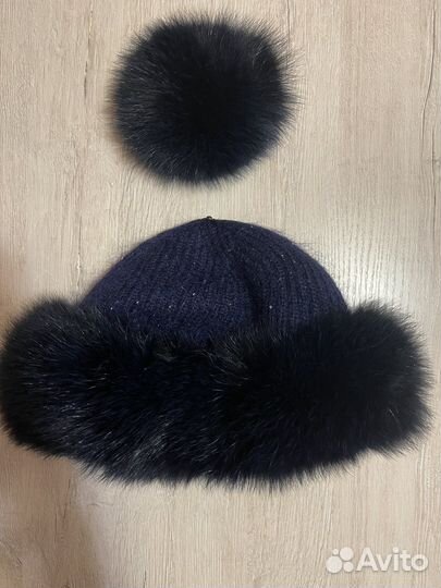Шапка женская с меховым помпоном