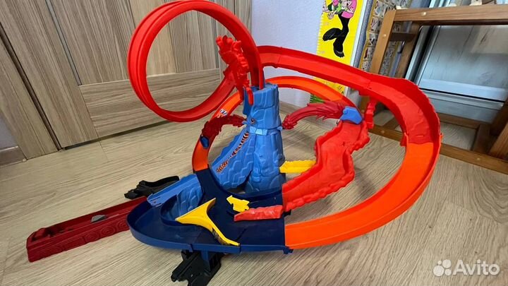 Продам гоночный трэк Hot Wheels Вулкан