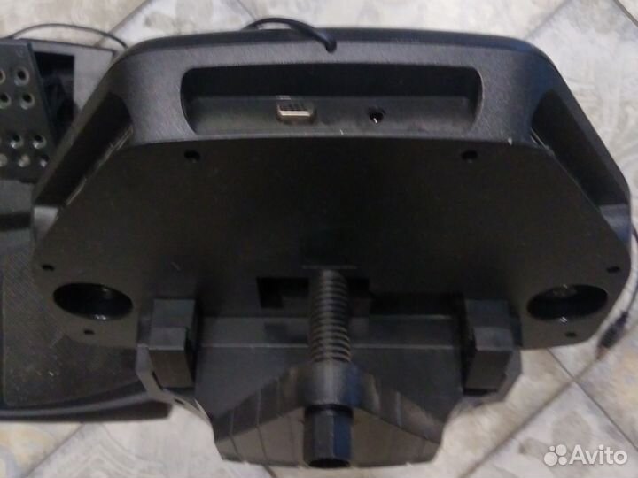 Игровой руль Logitech