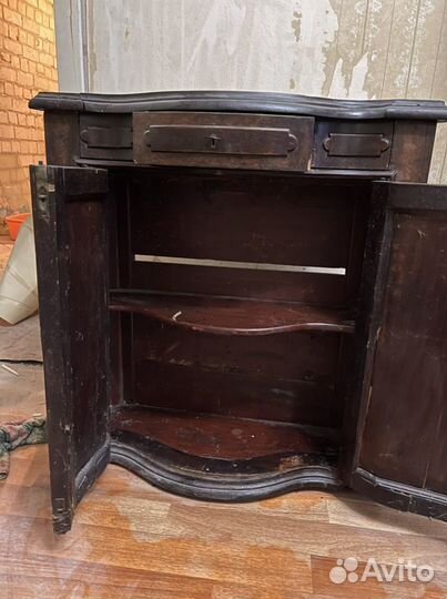 Антикварная угловая тумба с окладом