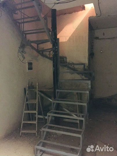 Каркас лестницы металл