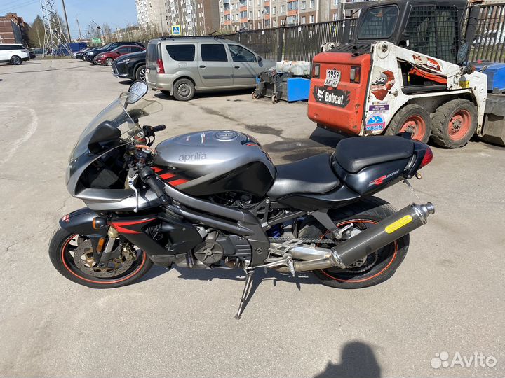 Aprilia SL1000R falco