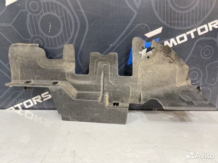 Диффузор радиатора правый Volkswagen Passat