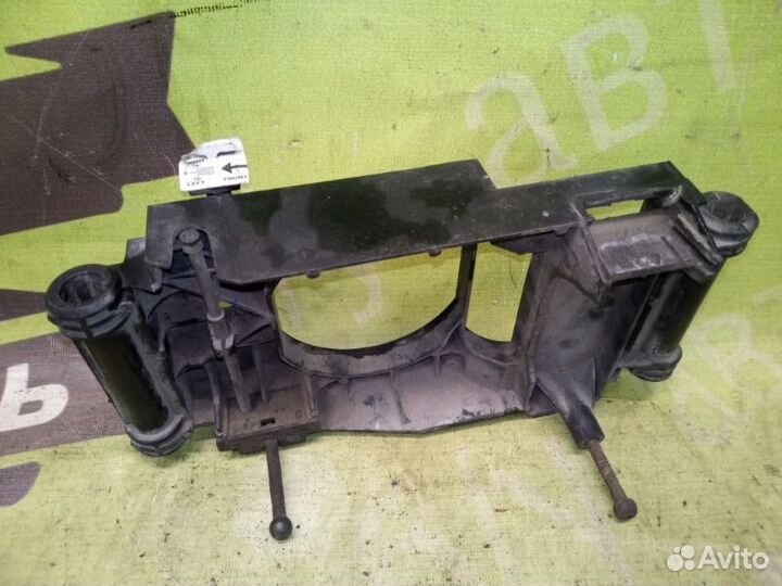 Кронштейн фары правый Chrysler Lhs 3.5 1993