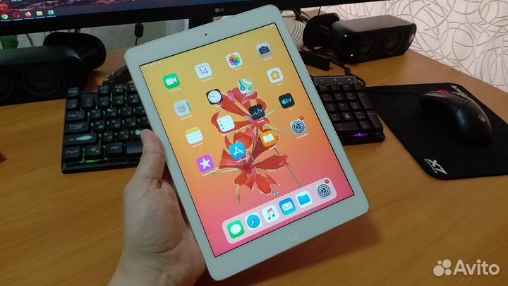 iPad Air 16 Гб Wi-Fi + Сellular 4G LTE