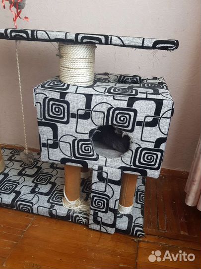 Домик для кошки с когтеточкой бу