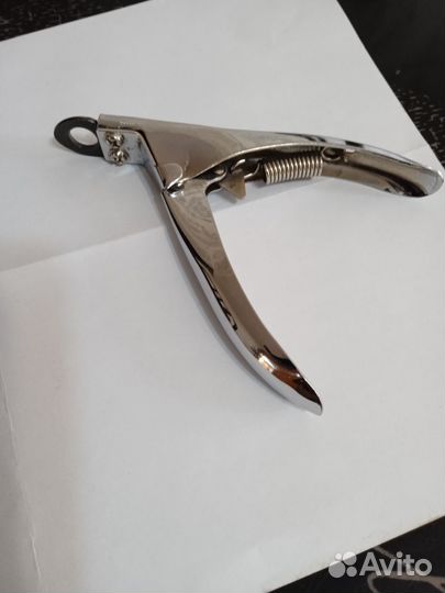 Когтерезка и книга стрижки для собак