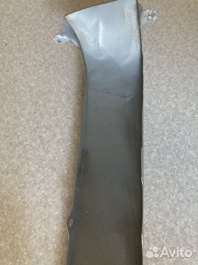 Планка под левый стоп сигнал.Toyota carina AT 211