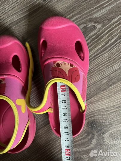 Нарукавники и тапки для купания