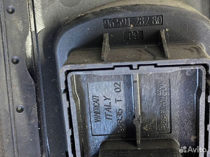 Концевик двери Peugeot 1007