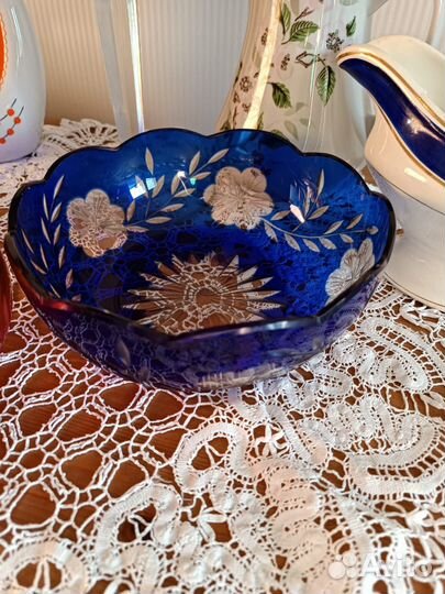 Фруктовница на ножке, рубиновое стекло