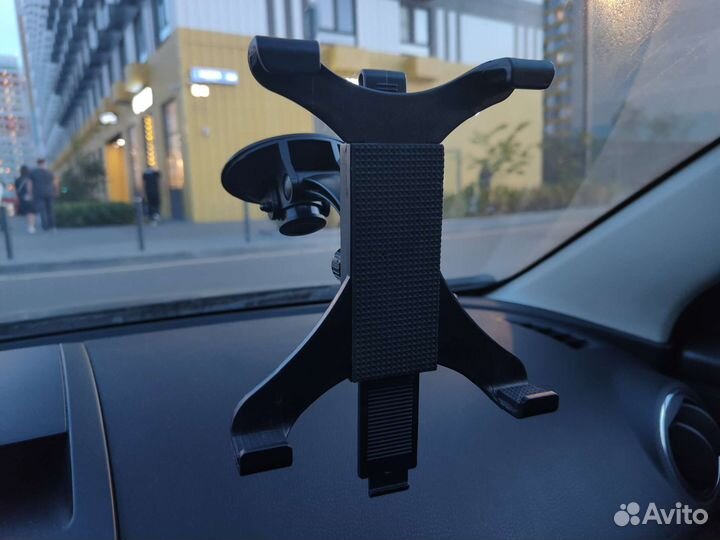 Автомобильный держатель для планшета