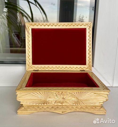 Шкатулка деревянная, резная Ручная работа