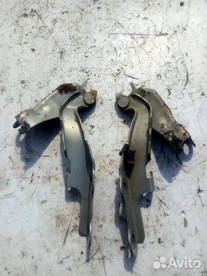 Петля капота левая правая Chery tiggo t11 T1184020