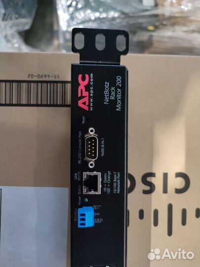 APC NetBotz Rack Monitor 200