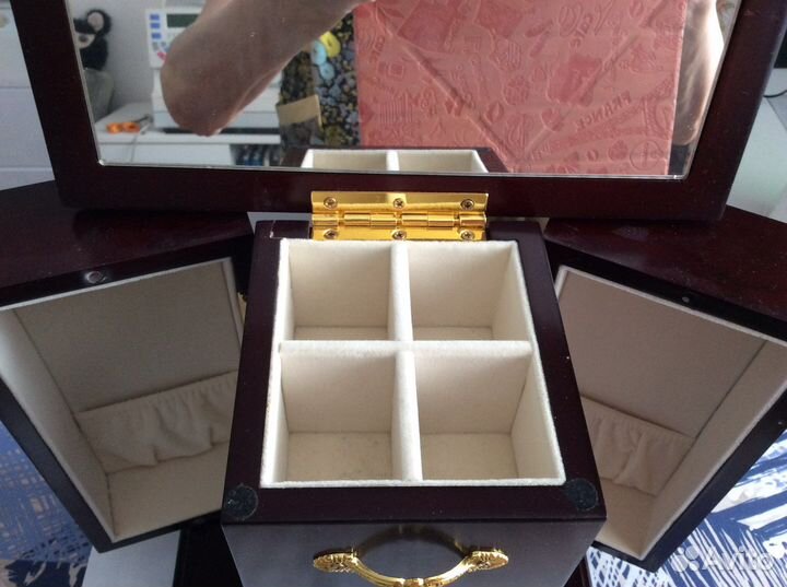 Косметическая и ювелирная шкатулка