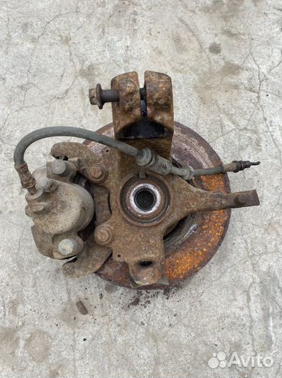 Поворотный кулак передний левый Ford Focus 2