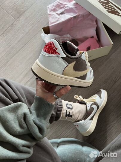 Nike sb dunk low travis scott