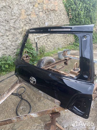 Крышка багажника LC 200