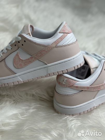 Женские кроссовки Nike Dunk Low розовые