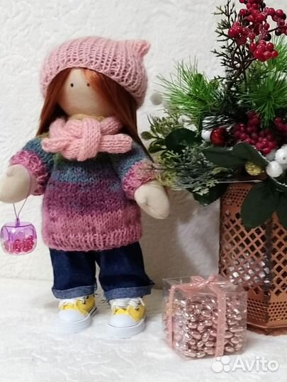 Интерьерная кукла Снежка в розовом свитере