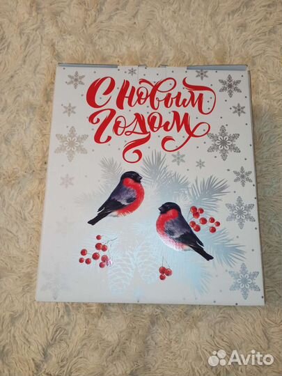 Подарочная большая коробка с новым годом