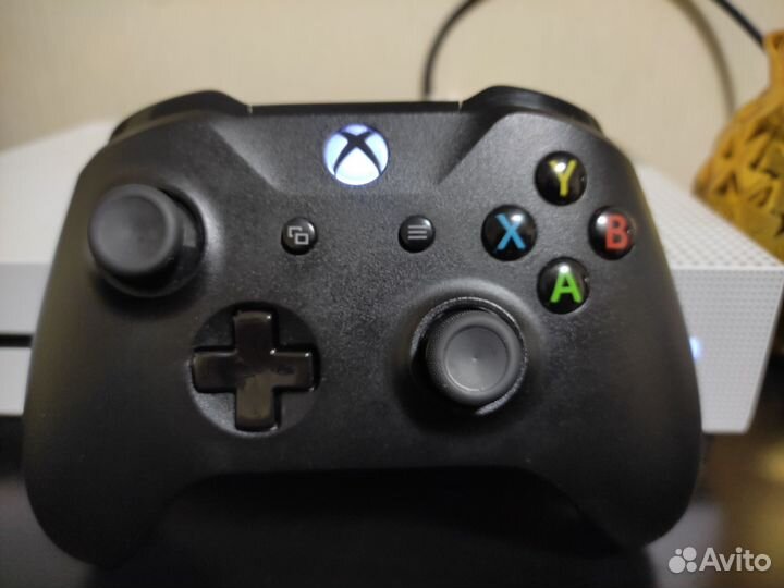 Xbox One S с дисководом