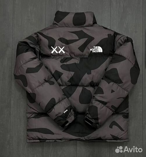 Пуховик the North face x kaws