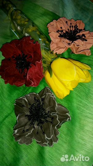 Брошь из натуральной кожи