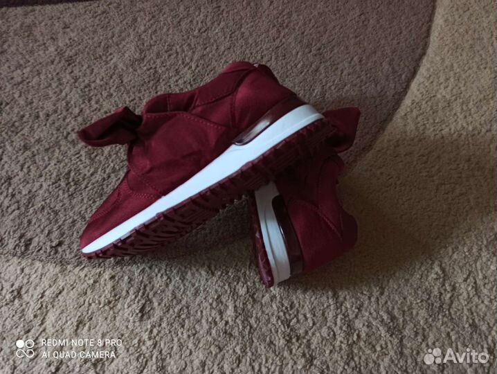 Кроссовки новые