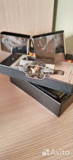 Zippo 49433 Fierce Lion Design зажигалка