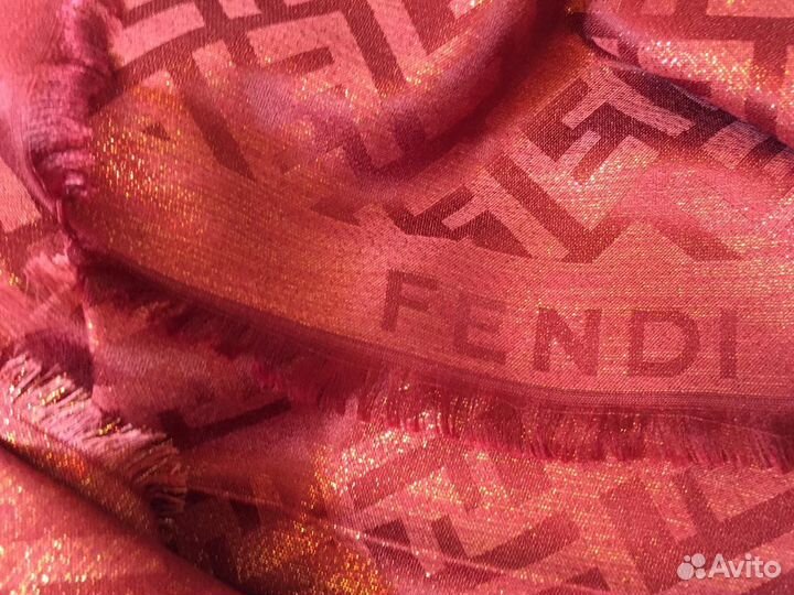 Платок 140*140 Fendi, с золотой нитью