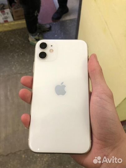 iPhone 11, 64 ГБ