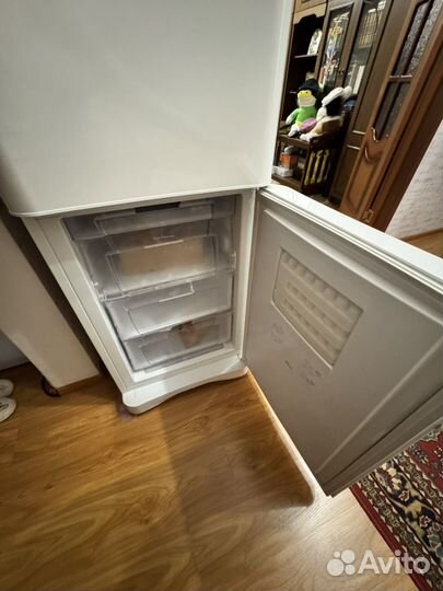 Холодильник indesit